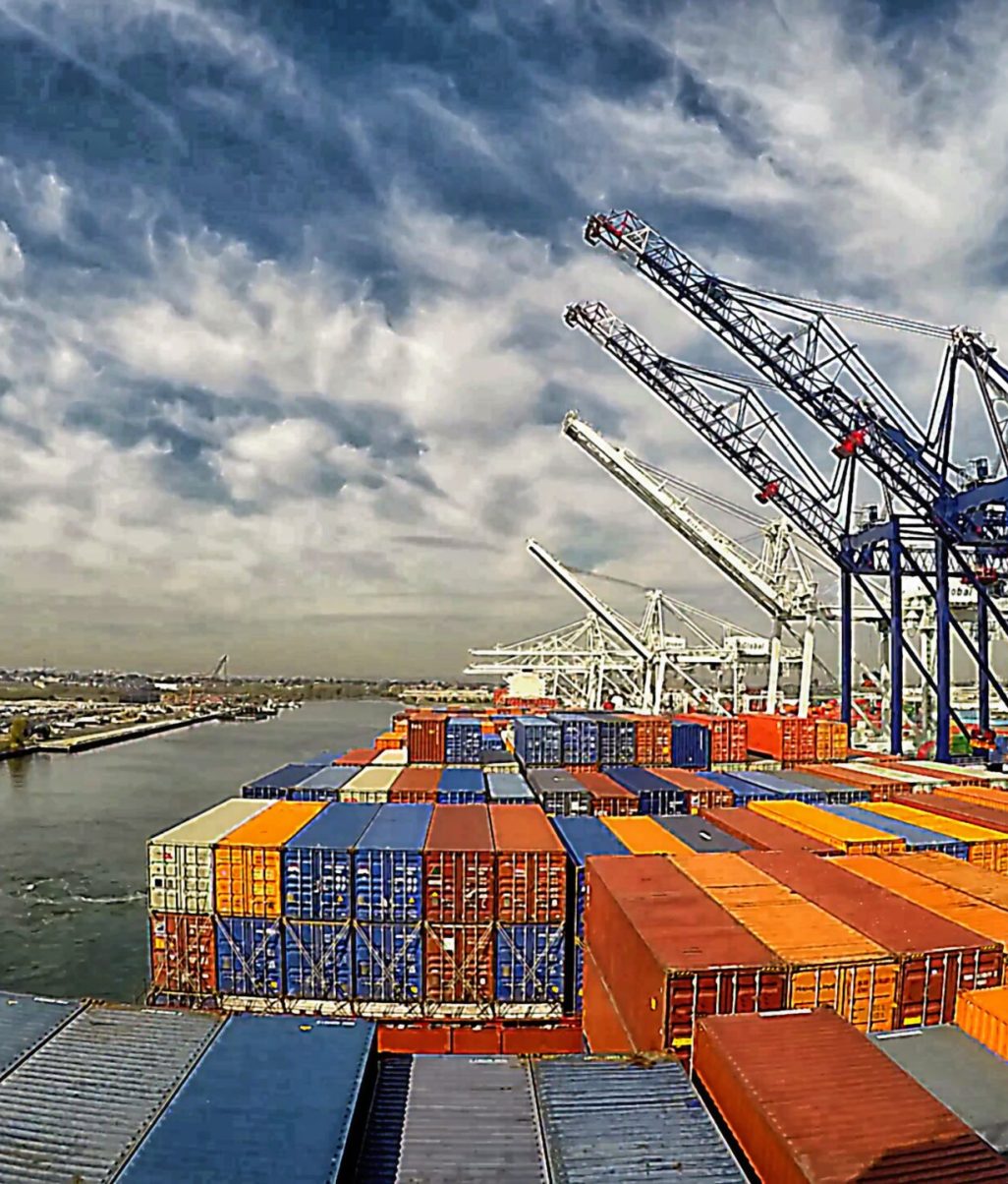 containers-on-cranes-in-export-terminal-port-2026-03-18-05-03-02-utc